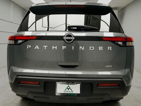 Used 2025 Nissan Pathfinder SV image 4