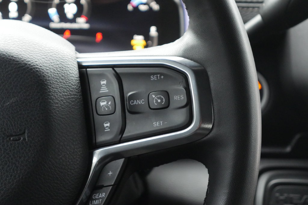 Used 2025 RAM 3500 Laramie AWD/4WD image 16