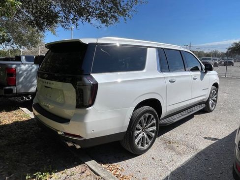 Used 2025 Chevrolet Suburban High Country image 8
