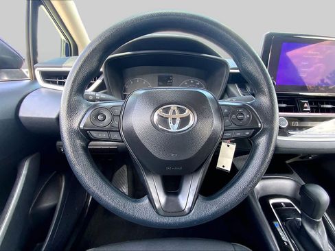 Used 2025 Toyota Corolla LE FWD image 6