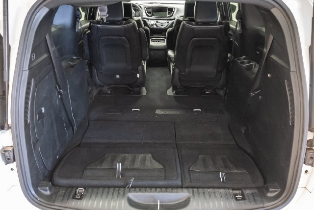 Used 2022 Chrysler Pacifica Limited w/ Uconnect Theater Family Group FWD image 44