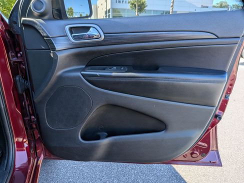 Used 2019 Jeep Grand Cherokee Altitude RWD image 34