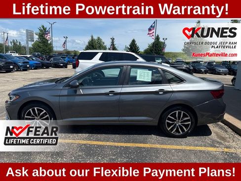 Used 2025 Volkswagen Jetta SE FWD image 8
