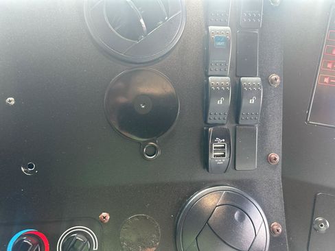 Used 2019 Ford E-450 and Econoline 450 Super Duty RWD image 16
