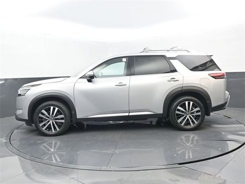 Used 2024 Nissan Pathfinder Platinum w/ Cargo Package image 24