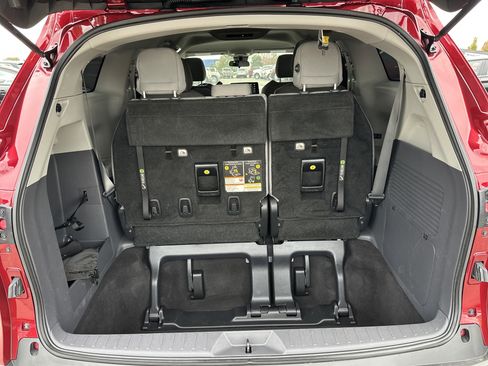 Used 2021 Toyota Sienna LE image 5