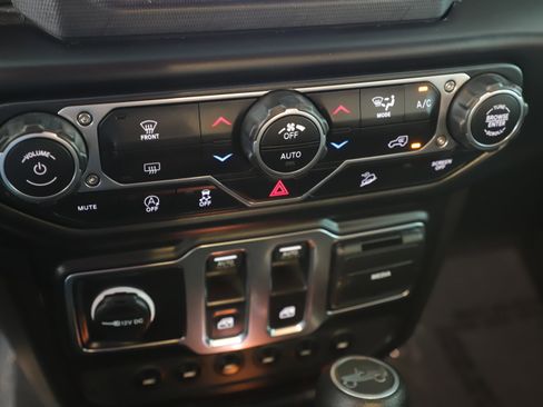 Certified 2019 Jeep Wrangler Sport image 15