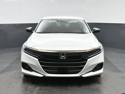 Used 2022 Honda Accord Sport image 2