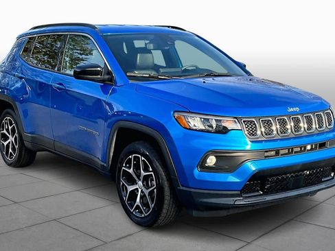 Used 2024 Jeep Compass Latitude image 4