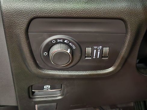 Used 2024 Jeep Grand Cherokee Altitude AWD/4WD image 40