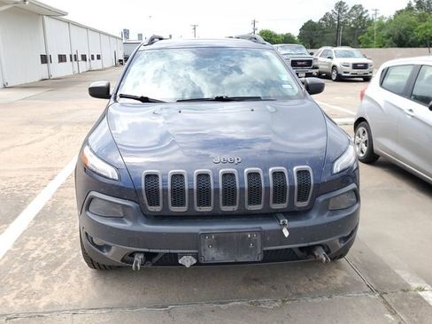 Used 2015 Jeep Cherokee Trailhawk w/ Comfort/Convenience Group AWD/4WD image 2