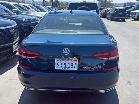 Used 2021 Volkswagen Passat 2.0T SE FWD image 4