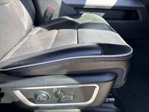 Used 2024 RAM 1500 Laramie image 12