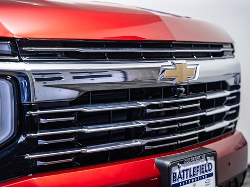 New 2025 Chevrolet Suburban Premier w/ Sun And Tow Package image 14