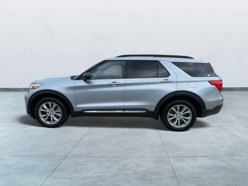 Certified 2023 Ford Explorer XLT w/ Equipment Group 202A AWD/4WD image 4