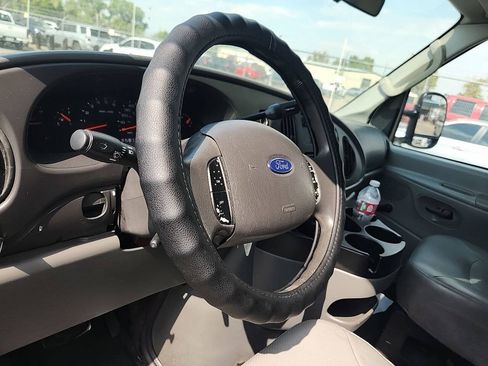 Used 2006 Ford E-350 and Econoline 350 Super Duty RWD image 8