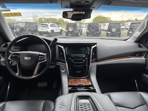 Used 2015 Cadillac Escalade ESV Premium AWD/4WD image 4