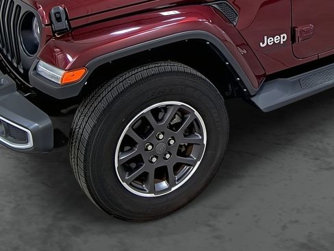 Used 2022 Jeep Gladiator Overland w/ LED Lighting Group AWD/4WD image 7