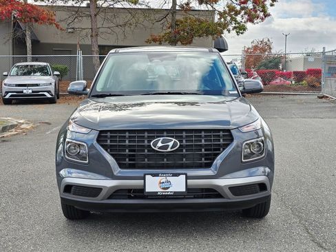 Used 2026 Hyundai Venue SE image 2