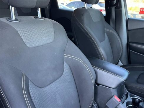 Used 2017 Jeep Cherokee Latitude w/ Safety/Convenience Group image 23