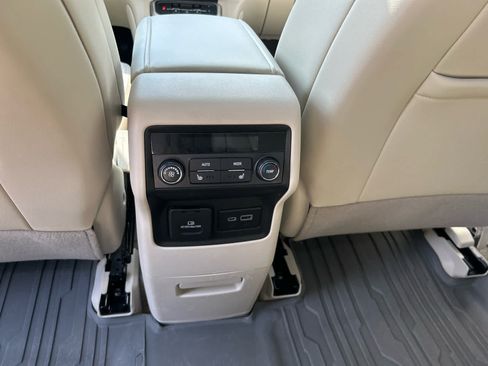 Used 2023 GMC Acadia Denali w/ Denali Ultimate Package AWD/4WD image 26