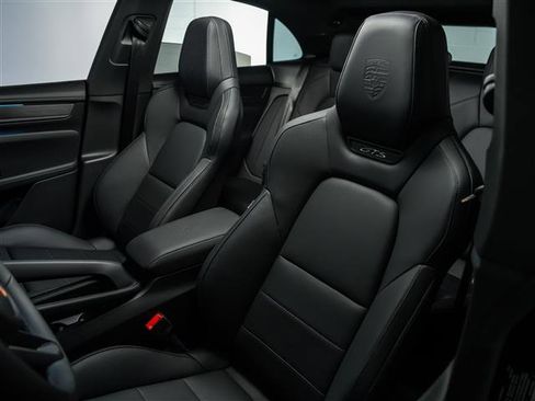 New 2026 Porsche Macan GTS Electric image 5