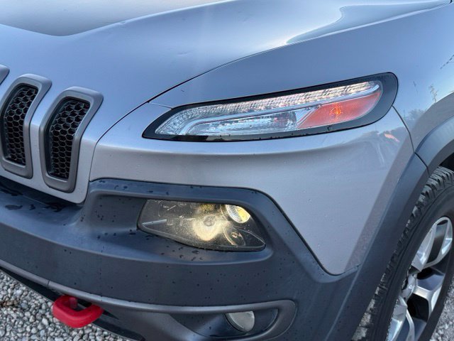Used 2017 Jeep Cherokee Trailhawk w/ Comfort/Convenience Group AWD/4WD image 9