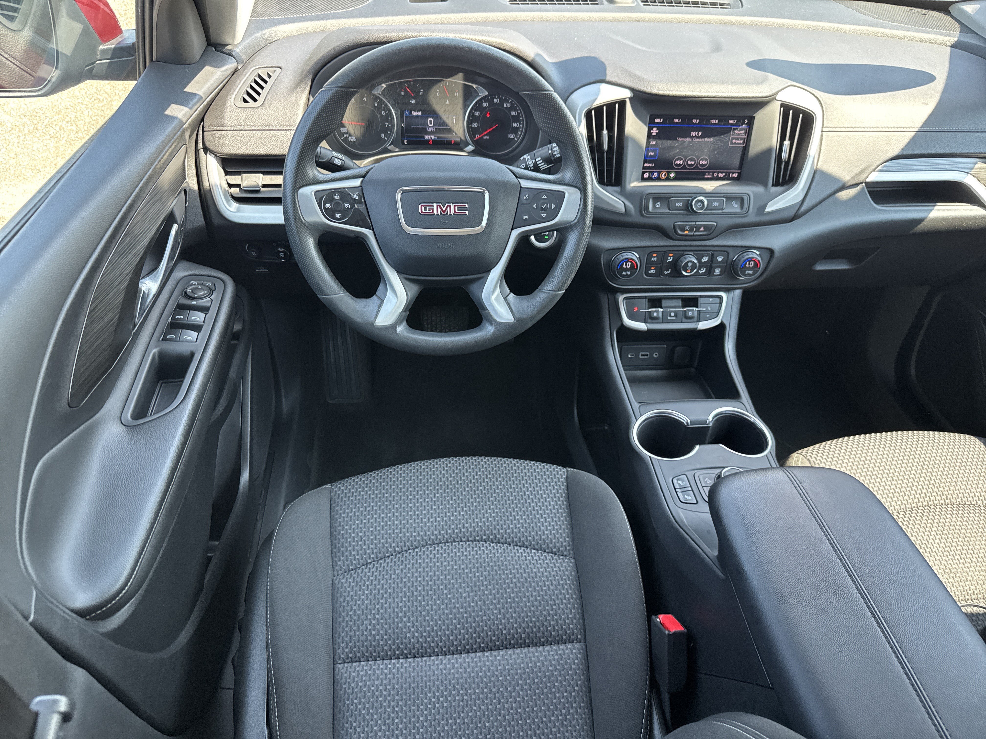 Used 2023 GMC Terrain SLE w/ Driver Convenience Package AWD/4WD image 7