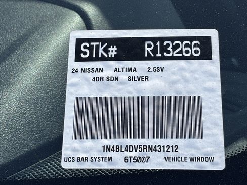Used 2024 Nissan Altima 2.5 SV FWD image 30