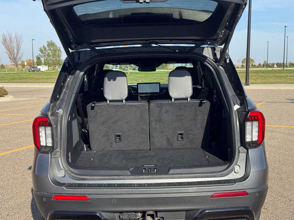 Used 2025 Ford Explorer ST-Line w/ Premium Package AWD/4WD image 38