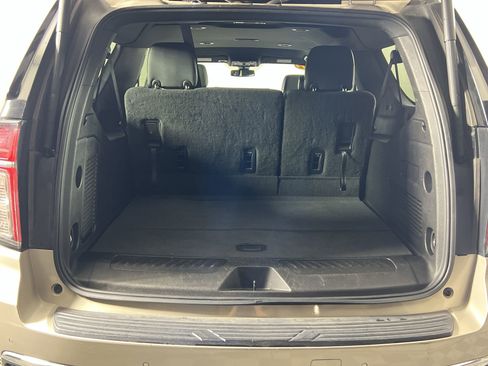 Used 2022 Chevrolet Suburban LT image 37