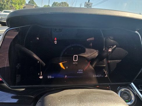 Used 2025 Chevrolet Trax RS w/ Sunroof Package FWD image 26