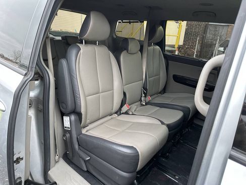 Used 2016 Kia Sedona EX FWD image 8