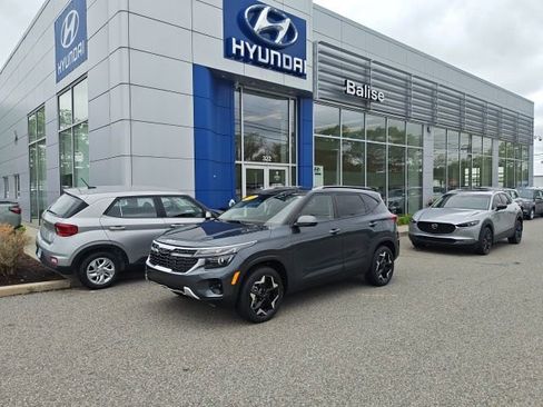 Used 2026 Kia Seltos S AWD/4WD image 2