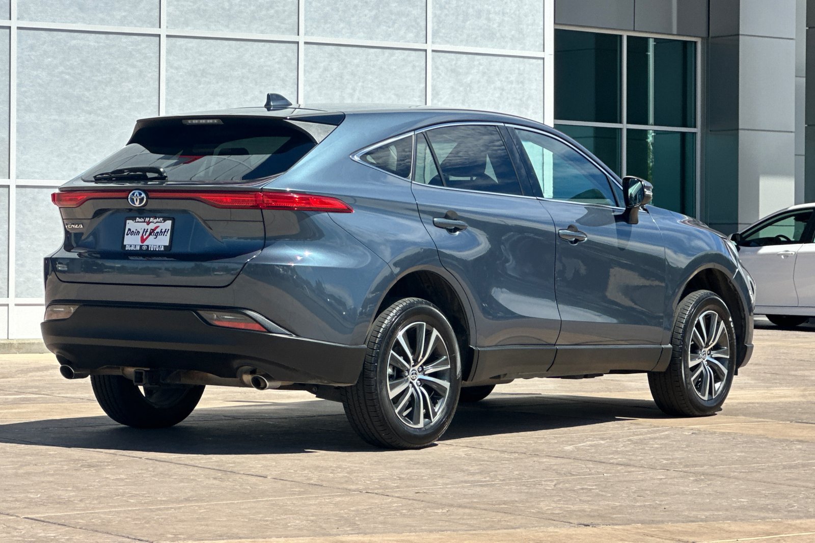 Certified 2024 Toyota Venza LE AWD/4WD image 4