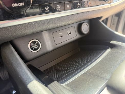 Used 2023 Nissan Rogue SV AWD/4WD image 19