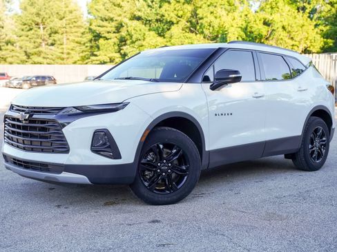 Used 2021 Chevrolet Blazer LT AWD/4WD image 2