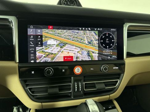 Certified 2025 Porsche Macan image 27