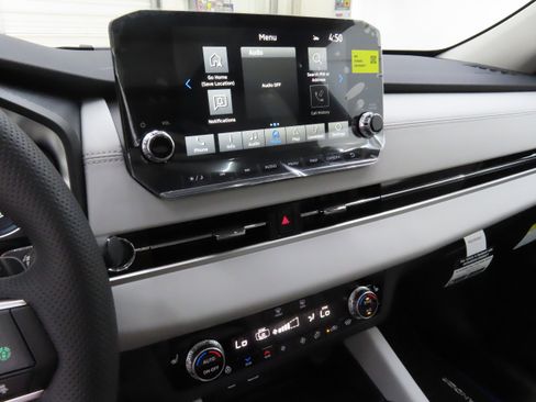 New 2025 Mitsubishi Outlander SEL image 16