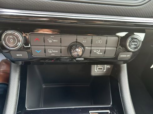 New 2026 Jeep Compass Latitude image 16