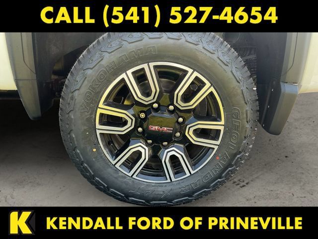 Used 2021 GMC Sierra 2500 AT4 w/ AT4 Premium Plus Package AWD/4WD image 9