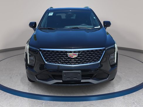 Used 2025 Cadillac XT4 Premium Luxury FWD image 2
