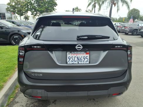 Certified 2025 Nissan Kicks SV FWD image 9