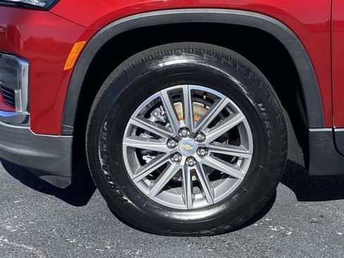 Used 2023 Chevrolet Traverse LT image 7