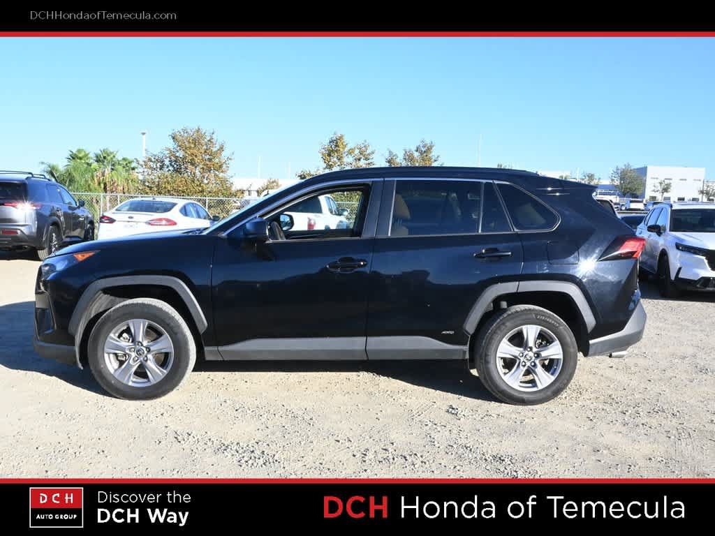 Used 2022 Toyota RAV4 LE AWD/4WD image 4