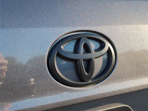 Used 2023 Toyota Highlander L image 31