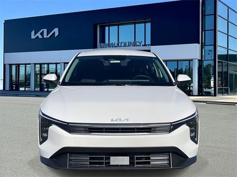 New 2025 Kia K4 LXS image 2