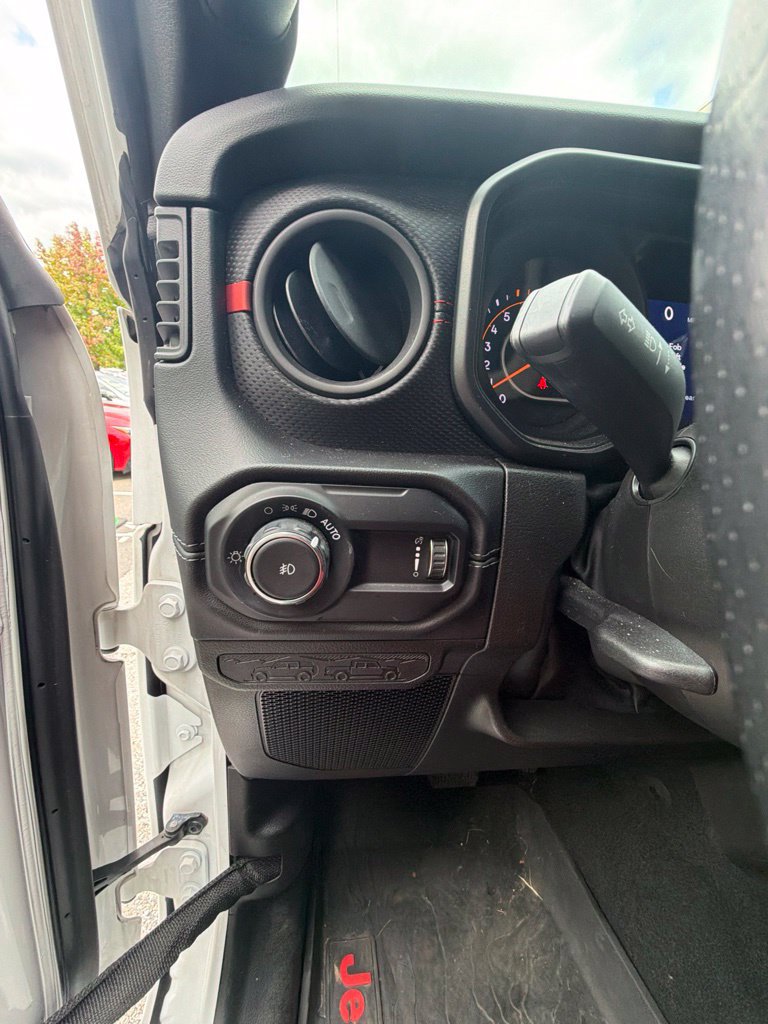 Used 2024 Jeep Wrangler Unlimited Rubicon 392 AWD/4WD image 27