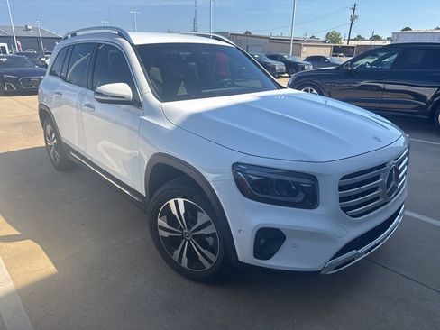 Used 2025 Mercedes-Benz GLB 250 image 2