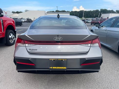 Used 2025 Hyundai Elantra SEL FWD image 5